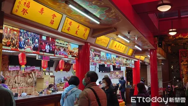▲新的一年許多民眾會到廟宇點燈。（圖／資料照，下同）
