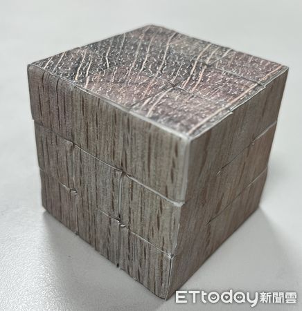 ▲林試所用台灣木材製成魔術方塊，邊玩還可以邊學木材相關知識。（圖／農委會林試所提供）