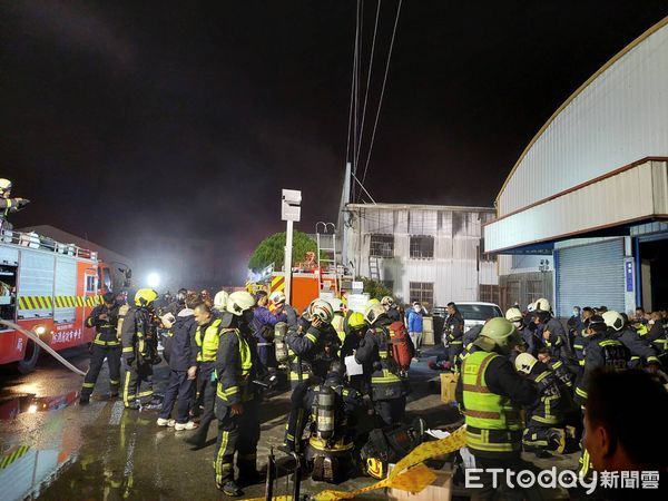 ▲▼台中豐原住宅火警，4人無生命跡象。（圖／民眾提供）