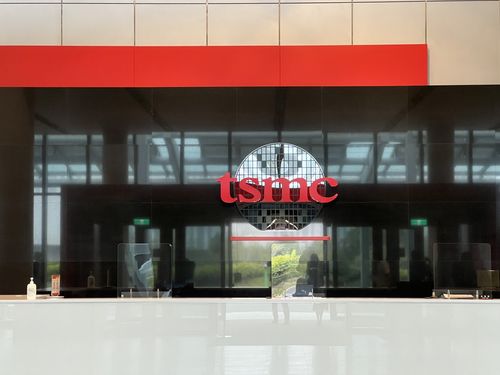 台積電瘋漲6%刷1685元天價　台股大漲871點衝30221新高