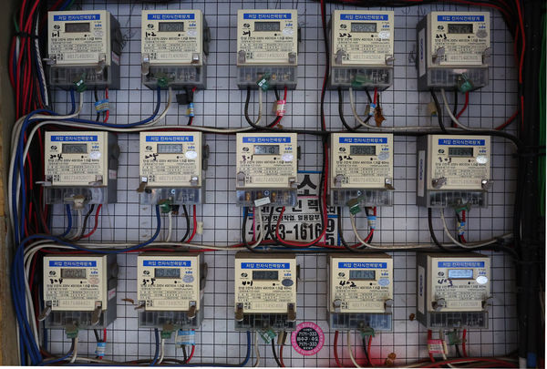 ▲▼南韓宣布調漲明年第1季電費。（圖／達志影像／newscom）