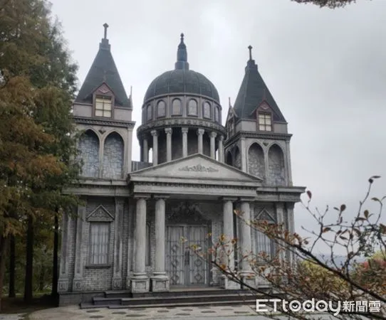 ▲▼銅鑼一處美拍基地，園區內打造多種攝影風格造景，讓專業的攝影師們來取景。（圖／記者蔡文淵攝）