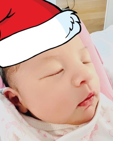 ▲昆凌PO出可愛寶寶睡臉。（圖／翻攝自Instagram／Jen Hannah）