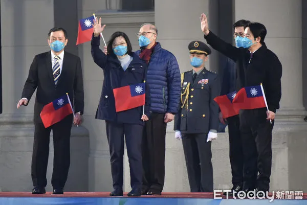▲▼總統蔡英文、副總統賴清德出席中華民國112年元旦總統府升旗典禮。（圖／記者李毓康攝）