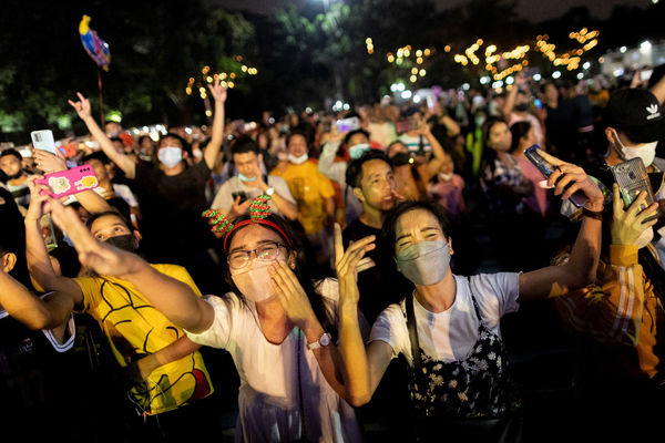 ▲▼菲律賓跨年，馬尼拉民眾聚集在昆頌市 （Quezon City）歡慶2023年到來。（圖／路透）