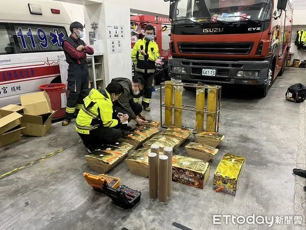 ▲▼ 翁男網購20萬煙火遭全數查扣。（圖／記者戴上容翻攝）