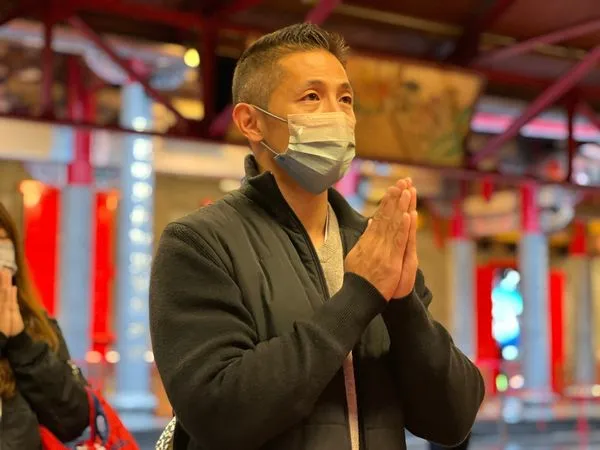 ▲▼吳怡農元旦上午前往行天宮參香祈福。（圖／翻攝自Facebook／吳怡農）