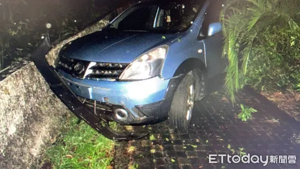 ▲墾丁南灣翻車事故            。（圖／記者陳崑福翻攝，下同）