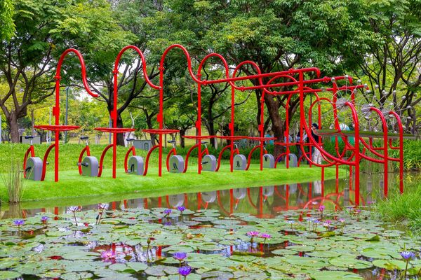 ▲▼大安森林公園內造型亮眼的活水飛輪。（圖／台北市工務局公園處提供）