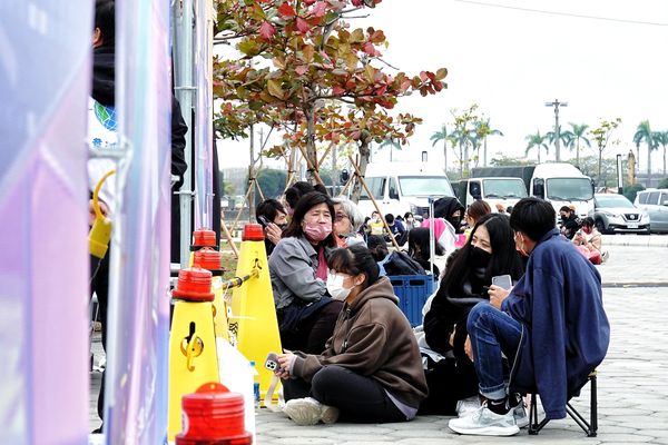 ▲▼史無前例跨2次！高雄今晚再開跨年演唱會，大港花火狂放223秒。（圖／記者賴文萱翻攝）