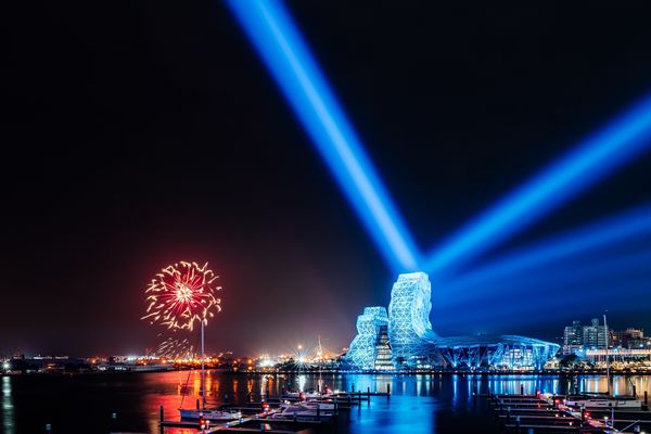 ▲▼史無前例跨2次！高雄今晚再開跨年演唱會，大港花火狂放223秒。（圖／記者賴文萱翻攝）