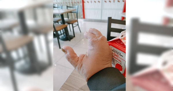 一名身障男在結帳買東西時，一個孩子看見他的手對他說「手長得很噁心」讓他當下無法反應。（圖／翻攝爆怨公社）