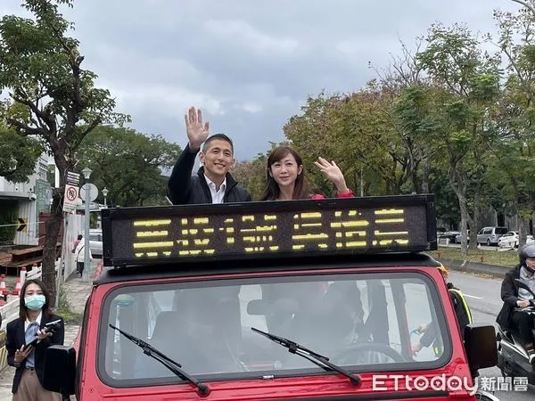 ▲▼吳怡農與許淑華前往北松山車隊掃街。（圖／吳怡農競選團隊提供）。（圖／記者呂晏慈攝）