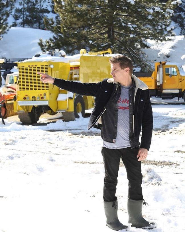 ▲「鷹眼」傑瑞米雷納因剷雪受到嚴重的傷。（圖／翻攝自Instagram／Jeremy Renner）