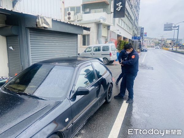 ▲恆春警科技執法取締違規停車             。（圖／記者陳崑福翻攝，下同）