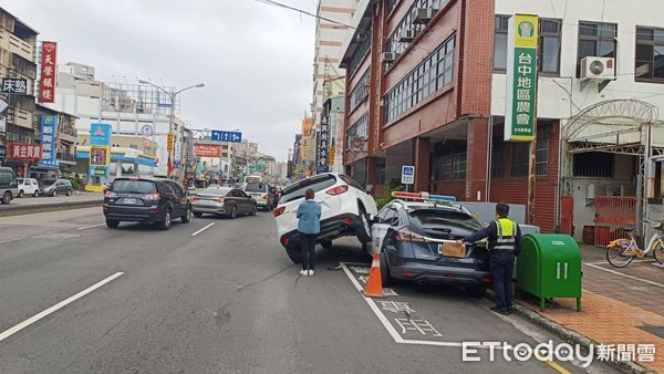 ▲▼ 台中市北屯區北屯路今（3）日上午8時29分發生車禍。（圖／記者游瓊華翻攝）