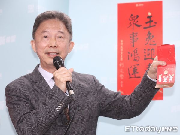 ▲▼柯文哲出席秘書長交接暨兔年新春小物開箱 新任秘書長周台竹 謝立功。（圖／記者屠惠剛攝）