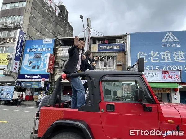 ▲▼吳怡農、顏若芳中山區車隊掃街。（圖／記者呂晏慈攝）