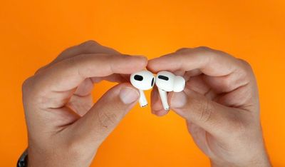 更便宜耳機來了？　分析師曝蘋果研發「AirPods Lite」