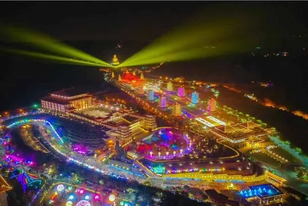 ▲▼高雄佛光山春節平安燈法會。（圖／記者賴文萱翻攝）