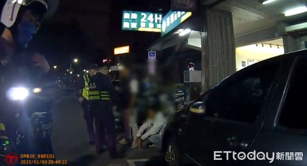 ▲台中市西屯區爆發街頭鬥毆，警方將滋事份子全數帶回。（圖／記者鄧木卿翻攝）