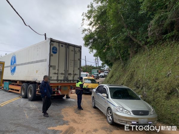 ▲▼宜蘭台9線砂石車、大貨車對撞。（圖／記者游芳男翻攝）