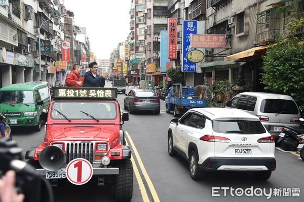 ▲▼陳其邁、王世堅陪同吳怡農車隊掃街。（圖／記者宋良義攝）