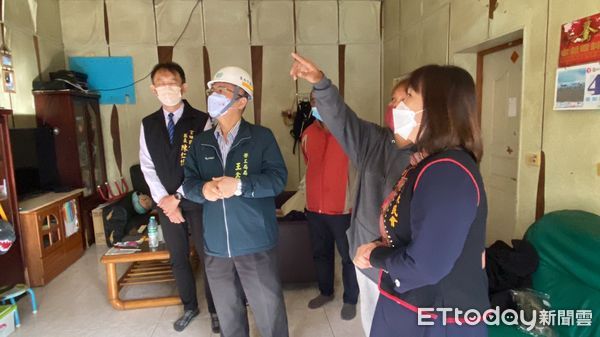 ▲官田區原住民修繕個案王君，因居住的房屋老舊，屋頂會漏水，本身為低收入戶，經濟狀況不佳，無力自行修繕，勞工局做工行善團隊進行協助。（圖／記者林悅翻攝，下同）