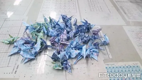 ▲▼冬山國中游姓女生不幸遭砂石車輾過，與死神博鬥中，她同學們折紙鶴為她集氣渡難關。（圖／記者游芳男翻攝，下同）