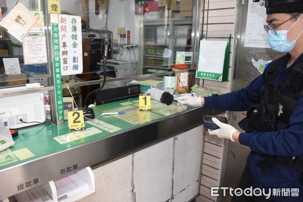 ▲台東警察分局結合郵局實施防搶演練。（圖／記者楊漢聲翻攝）