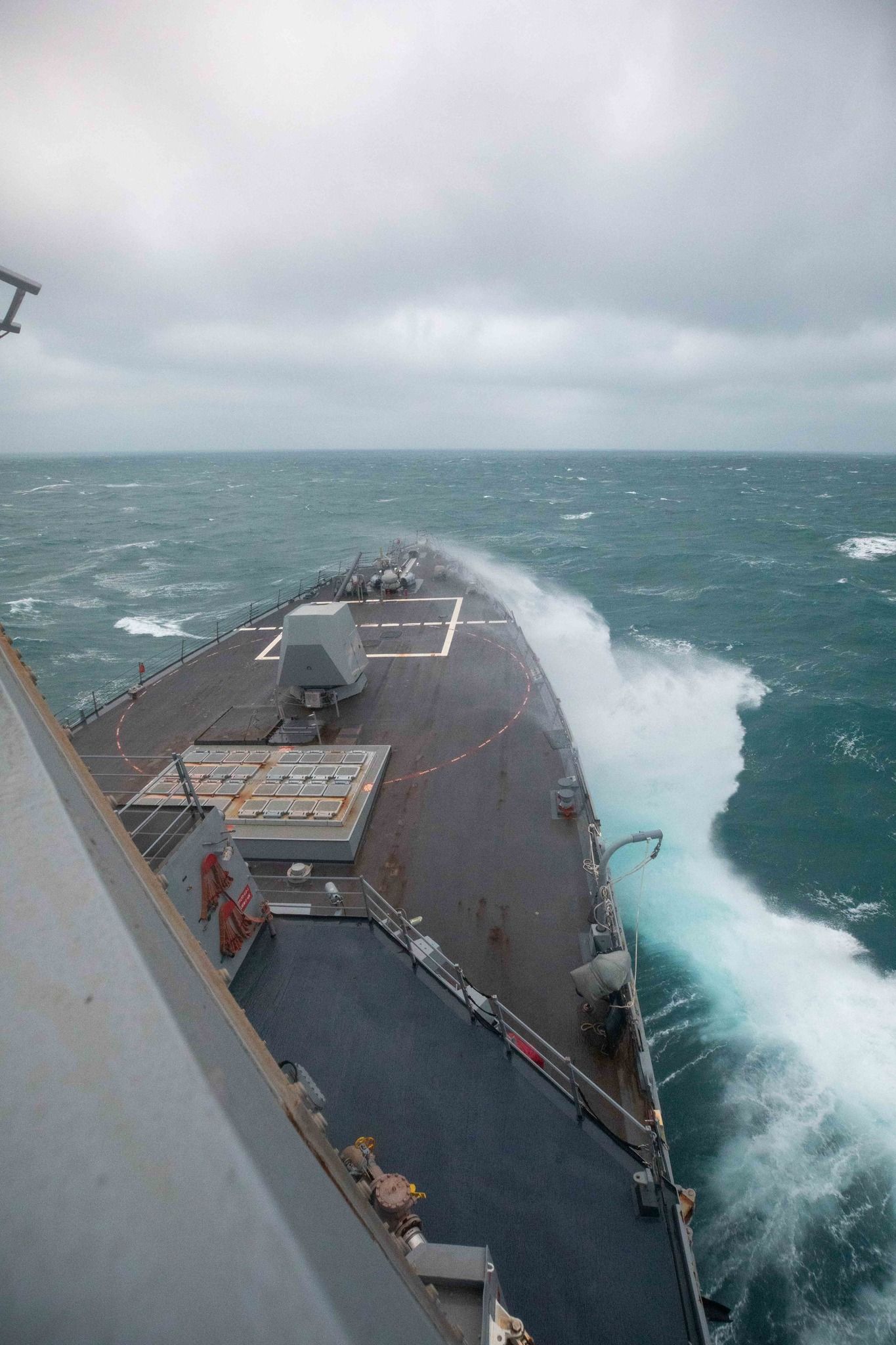 ▲鍾雲號驅逐艦5日通過台灣海峽。（圖／翻攝自美國第七艦隊）