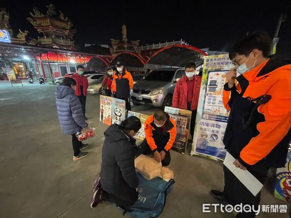 ▲為增進民眾消防常識，強化防火、避難逃生教育，台南市消防局第一救災救護大隊柳營分隊，前往柳營夜市辦理防火宣導活動。（圖／記者林悅翻攝，下同）