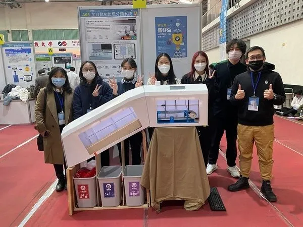 ▲中原師生研發「全自動AI垃圾分類系統」　