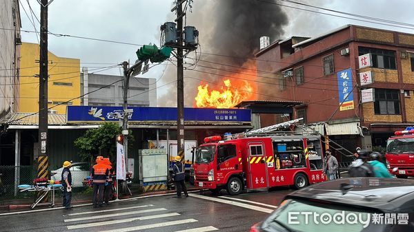 內湖大火（圖／記者葉國吏攝）