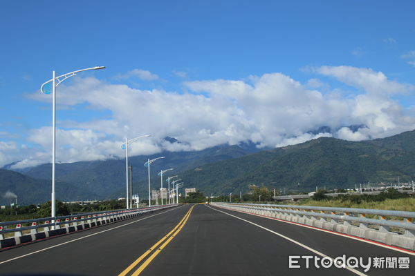 ▲台東太平溪右岸一路通市區段第一鐵路橋至康樂橋段今開工。（圖／記者楊漢聲翻攝）