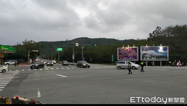 ▲▼因應春節連假車潮，花蓮警方針對重要路段及人潮聚集景區，規劃機動警力疏導交通避免壅塞。（圖／花蓮縣警察局提供，下同）