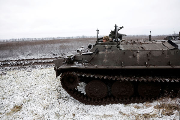 ▲▼烏克蘭第80獨立空降旅（80th Separate Air Assault Brigade）的烏軍士兵1月6日在盧甘斯克州克爾米納（Kreminna）前線，度過俄方宣布停火的東正教聖誕節期間。（圖／路透）