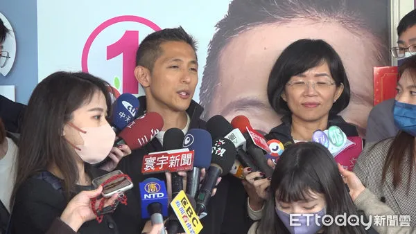 ▲▼吳怡農車隊掃街。（圖／記者呂佳賢攝）