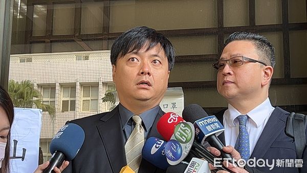 ▲▼泰山董事詹皓鈞控告堂哥詹岳霖、龍邦董事長劉偉龍、總裁朱國榮涉內線交易、背信。（圖／記者劉昌松攝）