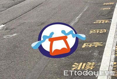 以為遇路殺!「灰白小毛球」軟癱停車格 暖女幫收屍近看眼淚乾了