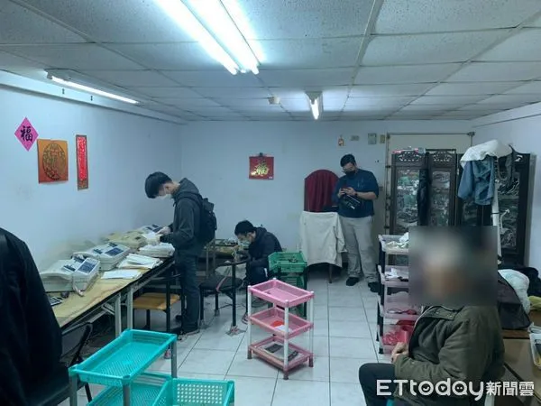 ▲永康分局執行清源專案2.0，在永康區中華路一棟大樓破獲吳姓嫌犯所經營地下簽賭站，查扣傳真機、下注簽單等證物，全案依賭博罪移送法辦。（圖／記者林悅翻攝，下同）