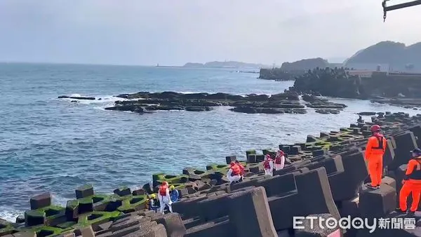 ▲▼基隆外木山驚見屍體。（圖／記者郭世賢翻攝）