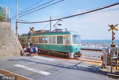 《灌籃高手》聖地人潮不減　中國遊客照樣瘋拍照、買伴手禮