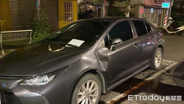 ▲板橋一輛轎車遭人深夜砸車。（圖／記者游宗樺攝）