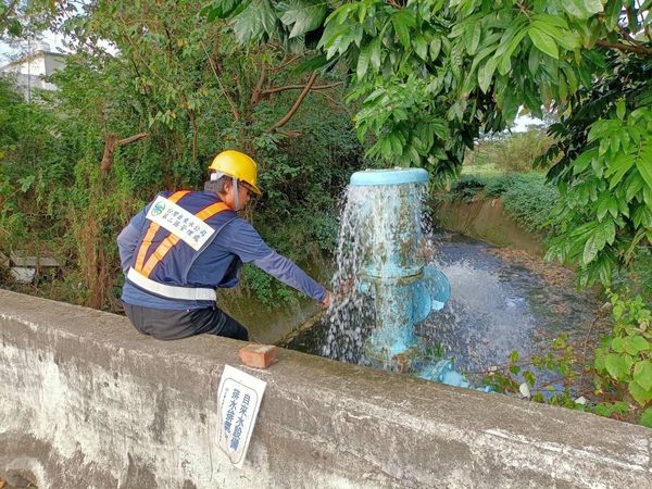 桃園市因龍潭區三坑抽水站管線破裂停水。（圖／翻攝自Facebook／台灣自來水公司第二區管理處）