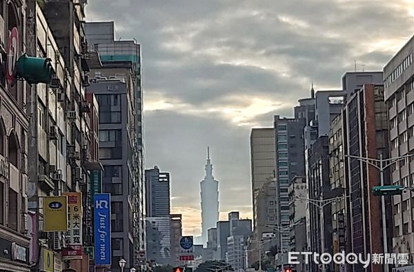 ▲▼天氣 雲層 台北的天空 台北101。（圖／記者屠惠剛攝）