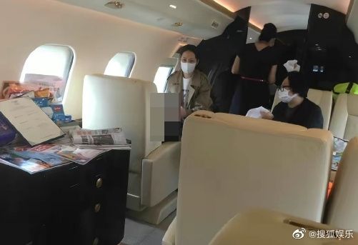▲▼郭碧婷被目擊搭飛機去香港。（圖／翻攝自微博）
