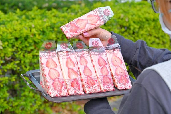 ▲▼洪瑞珍推出草莓口味三明治。（圖／橘子狗提供）