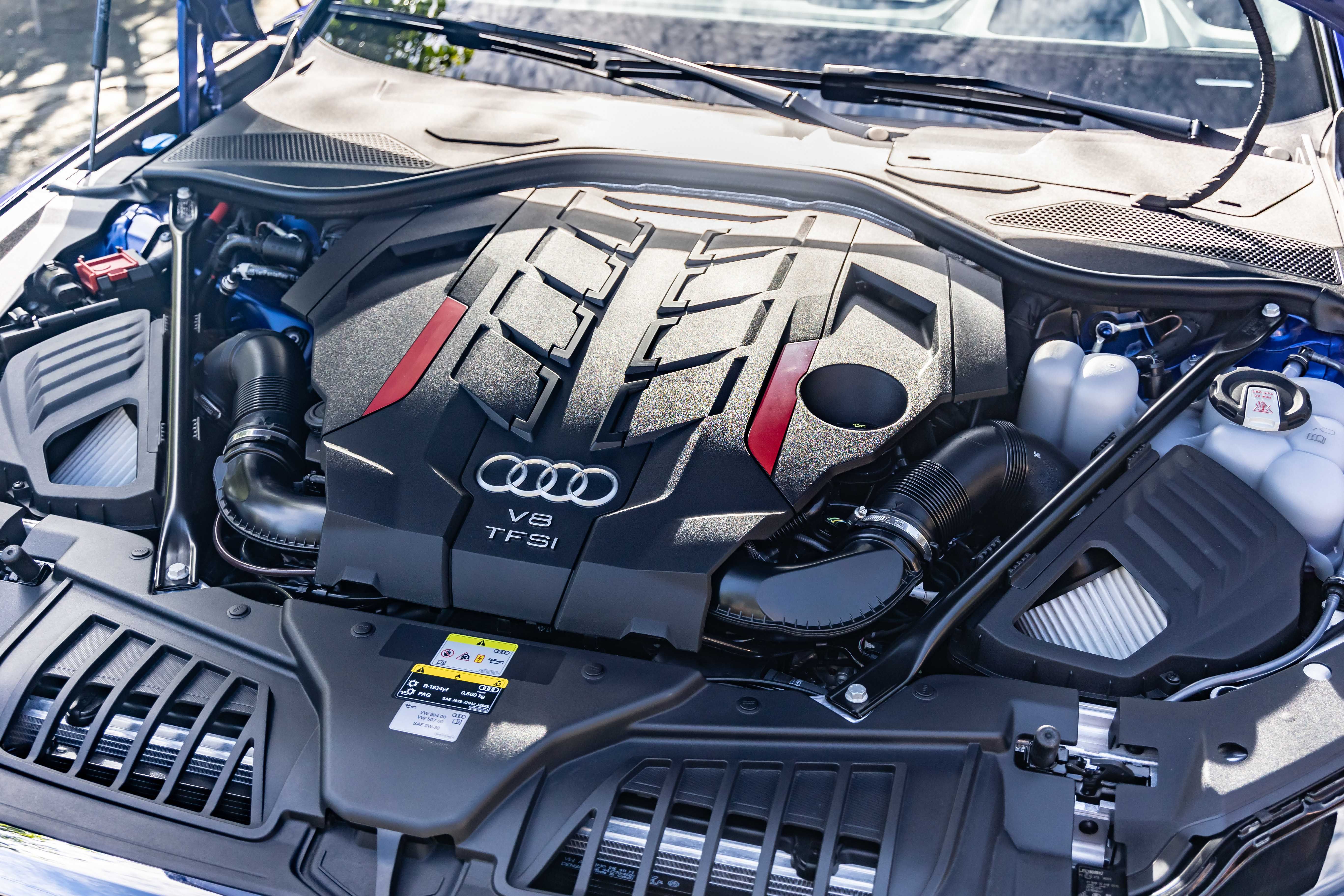 ▲與強調後座老闆坐駕的A8作差異，S8 要在駕駛座才能享受到V8性能魅力。（圖／翻攝自Audi，以下同。）