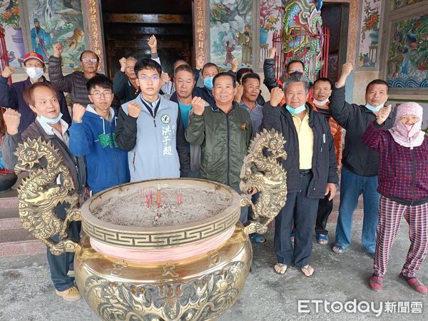 ▲彰化竹塘鄉五庄村民到后天后接受警詢。（圖／記者唐詠絮攝）